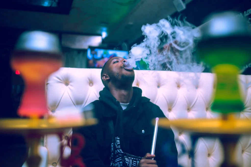 Social Dynamics in Smoking Venues